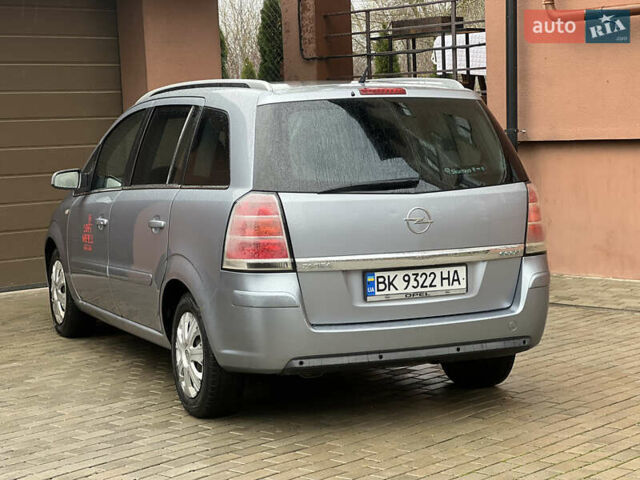 Серый Опель Зафира, объемом двигателя 1.6 л и пробегом 211 тыс. км за 4450 $, фото 6 на Automoto.ua