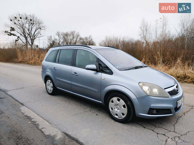 Серый Опель Зафира, объемом двигателя 1.6 л и пробегом 212 тыс. км за 4900 $, фото 1 на Automoto.ua