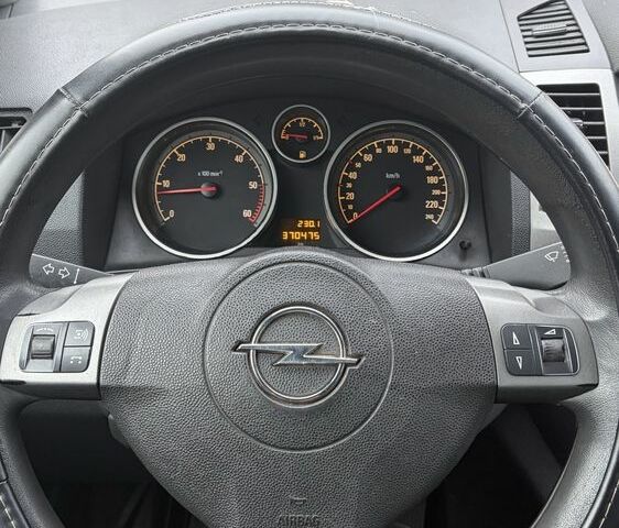 Серый Опель Зафира, объемом двигателя 2 л и пробегом 300 тыс. км за 2950 $, фото 13 на Automoto.ua