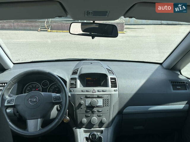 Серый Опель Зафира, объемом двигателя 1.6 л и пробегом 217 тыс. км за 5500 $, фото 22 на Automoto.ua