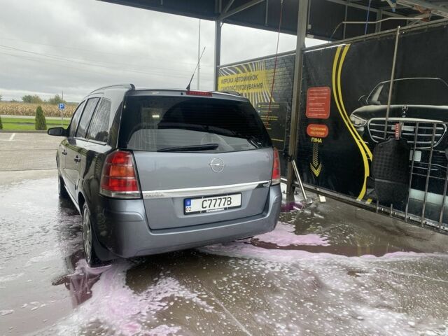 Серый Опель Зафира, объемом двигателя 1.9 л и пробегом 326 тыс. км за 5500 $, фото 2 на Automoto.ua