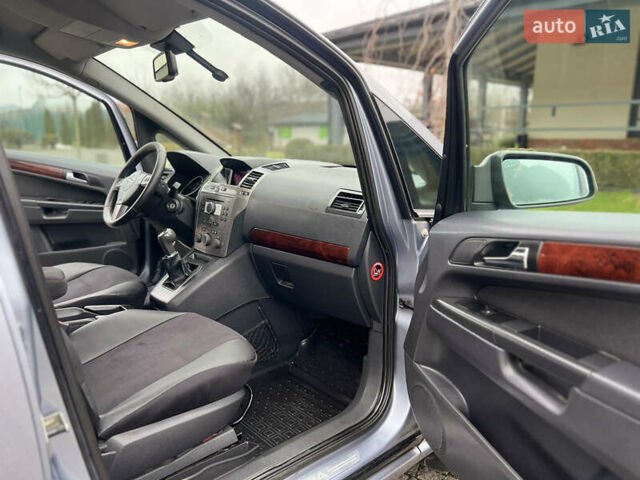 Серый Опель Зафира, объемом двигателя 1.9 л и пробегом 275 тыс. км за 4900 $, фото 29 на Automoto.ua