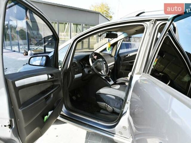 Серый Опель Зафира, объемом двигателя 1.9 л и пробегом 309 тыс. км за 4600 $, фото 13 на Automoto.ua