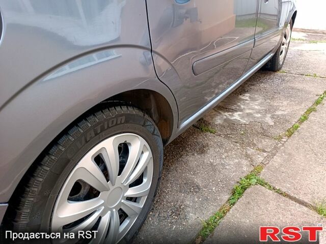 Серый Опель Зафира, объемом двигателя 1.9 л и пробегом 361 тыс. км за 4200 $, фото 8 на Automoto.ua