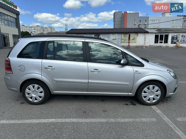 Серый Опель Зафира, объемом двигателя 1.6 л и пробегом 217 тыс. км за 5500 $, фото 9 на Automoto.ua