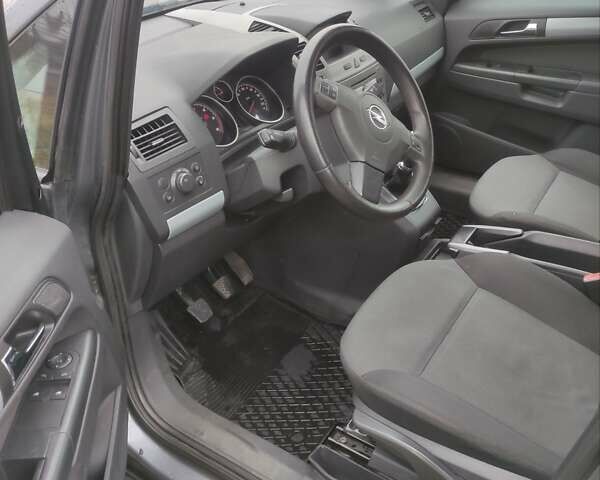 Серый Опель Зафира, объемом двигателя 1.9 л и пробегом 337 тыс. км за 2700 $, фото 11 на Automoto.ua