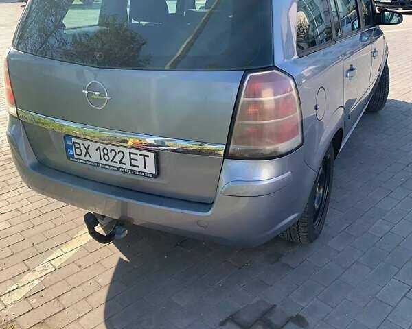 Серый Опель Зафира, объемом двигателя 1.9 л и пробегом 260 тыс. км за 5900 $, фото 3 на Automoto.ua