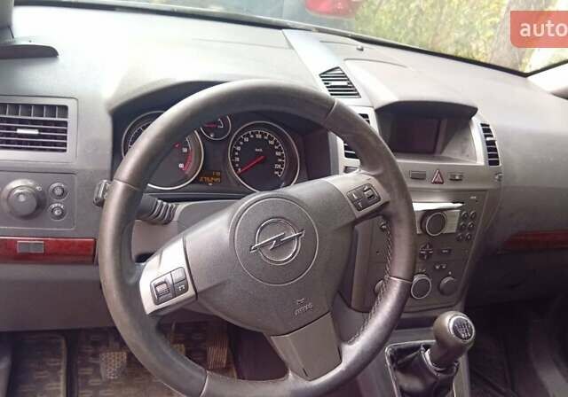 Серый Опель Зафира, объемом двигателя 1.9 л и пробегом 270 тыс. км за 4500 $, фото 5 на Automoto.ua