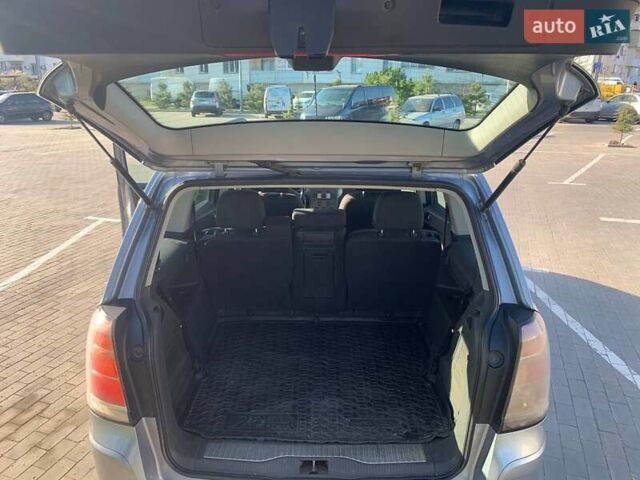 Серый Опель Зафира, объемом двигателя 1.9 л и пробегом 260 тыс. км за 5900 $, фото 34 на Automoto.ua