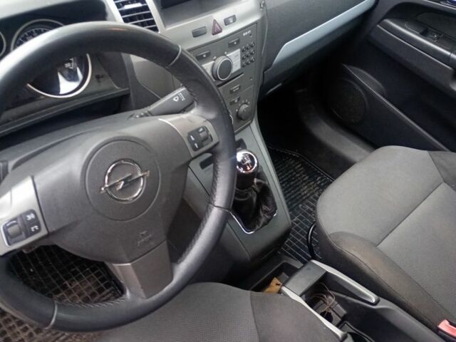 Сірий Опель Зафіра, об'ємом двигуна 0 л та пробігом 195 тис. км за 5650 $, фото 2 на Automoto.ua