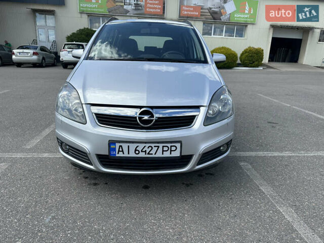 Серый Опель Зафира, объемом двигателя 1.6 л и пробегом 217 тыс. км за 5500 $, фото 3 на Automoto.ua