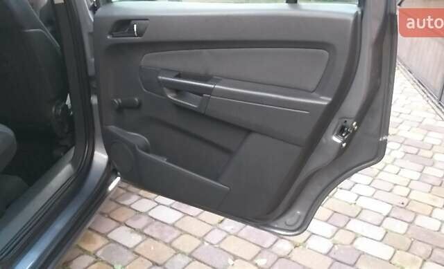 Серый Опель Зафира, объемом двигателя 1.6 л и пробегом 211 тыс. км за 5400 $, фото 19 на Automoto.ua