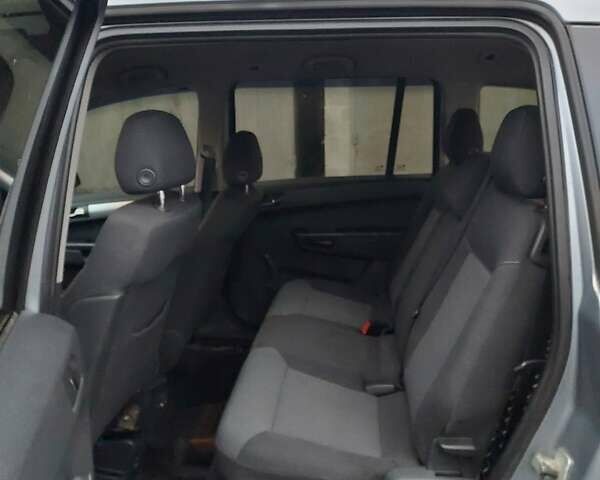 Серый Опель Зафира, объемом двигателя 1.91 л и пробегом 280 тыс. км за 4700 $, фото 11 на Automoto.ua