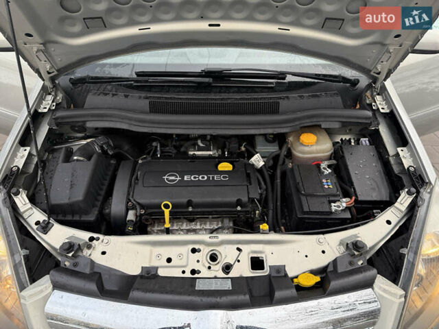 Серый Опель Зафира, объемом двигателя 1.8 л и пробегом 169 тыс. км за 6400 $, фото 11 на Automoto.ua
