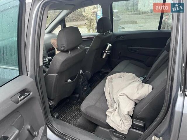 Серый Опель Зафира, объемом двигателя 1.9 л и пробегом 271 тыс. км за 2850 $, фото 2 на Automoto.ua