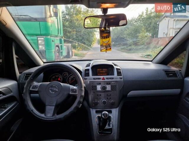 Серый Опель Зафира, объемом двигателя 1.91 л и пробегом 280 тыс. км за 4999 $, фото 11 на Automoto.ua