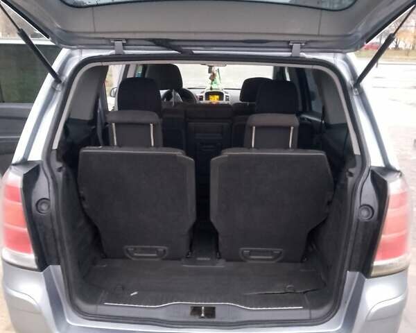 Сірий Опель Зафіра, об'ємом двигуна 1.6 л та пробігом 270 тис. км за 5500 $, фото 3 на Automoto.ua