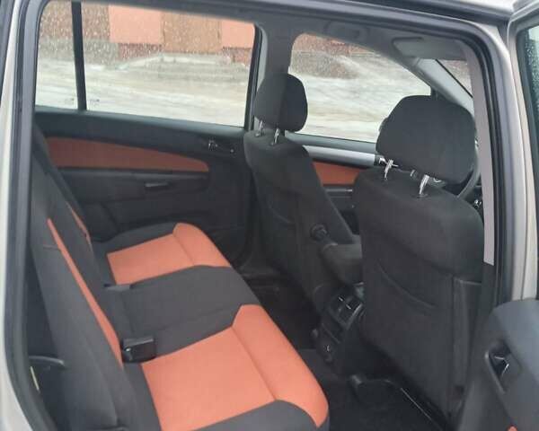 Сірий Опель Зафіра, об'ємом двигуна 1.6 л та пробігом 153 тис. км за 5950 $, фото 3 на Automoto.ua