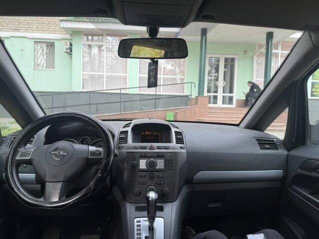 Серый Опель Зафира, объемом двигателя 1.9 л и пробегом 340 тыс. км за 3200 $, фото 4 на Automoto.ua