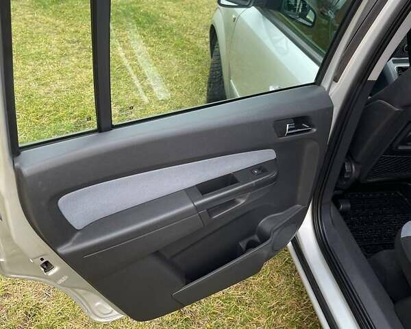 Серый Опель Зафира, объемом двигателя 1.8 л и пробегом 218 тыс. км за 4999 $, фото 34 на Automoto.ua