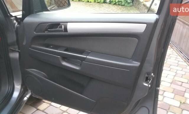 Серый Опель Зафира, объемом двигателя 1.6 л и пробегом 211 тыс. км за 5400 $, фото 22 на Automoto.ua