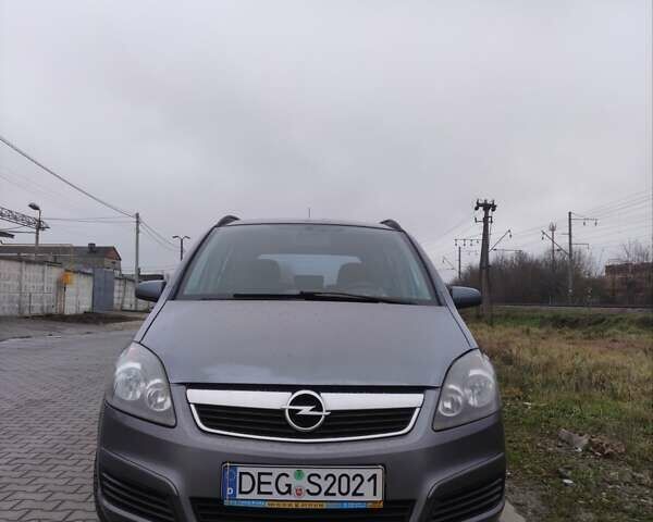 Серый Опель Зафира, объемом двигателя 1.9 л и пробегом 337 тыс. км за 2700 $, фото 1 на Automoto.ua