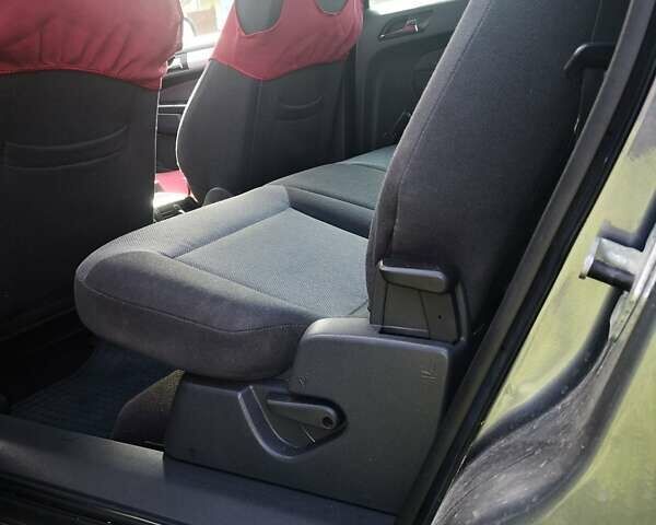 Серый Опель Зафира, объемом двигателя 1.6 л и пробегом 186 тыс. км за 5350 $, фото 6 на Automoto.ua