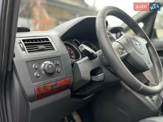 Серый Опель Зафира, объемом двигателя 1.9 л и пробегом 275 тыс. км за 4900 $, фото 27 на Automoto.ua