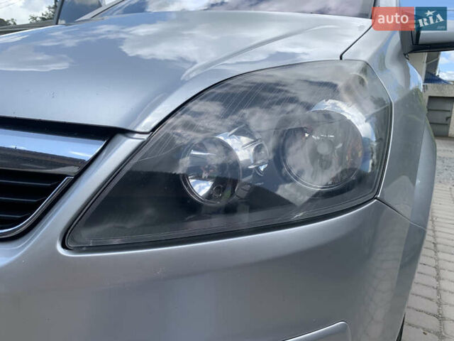 Серый Опель Зафира, объемом двигателя 1.9 л и пробегом 404 тыс. км за 6500 $, фото 16 на Automoto.ua