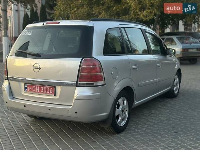 Серый Опель Зафира, объемом двигателя 1.6 л и пробегом 248 тыс. км за 5200 $, фото 5 на Automoto.ua
