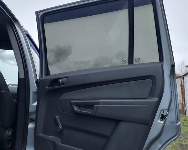 Серый Опель Зафира, объемом двигателя 1.91 л и пробегом 280 тыс. км за 4700 $, фото 14 на Automoto.ua