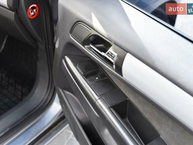 Серый Опель Зафира, объемом двигателя 1.9 л и пробегом 309 тыс. км за 4600 $, фото 33 на Automoto.ua