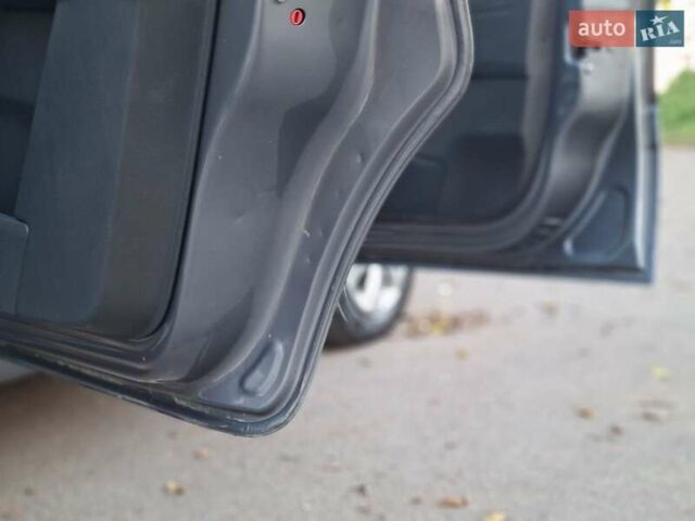 Сірий Опель Зафіра, об'ємом двигуна 1.9 л та пробігом 267 тис. км за 5800 $, фото 16 на Automoto.ua