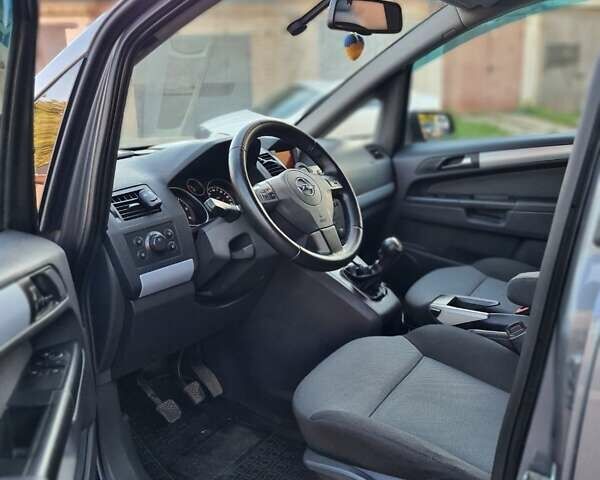 Сірий Опель Зафіра, об'ємом двигуна 1.9 л та пробігом 267 тис. км за 5800 $, фото 17 на Automoto.ua