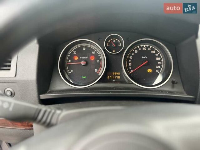 Серый Опель Зафира, объемом двигателя 1.9 л и пробегом 271 тыс. км за 2850 $, фото 4 на Automoto.ua
