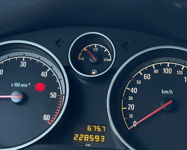 Опель Зафира 2006 в Жовкве на Automoto.ua Серый Опель Зафира, объемом двигателя 1.9 л и пробегом 228 тыс. км за 4999 $, фото 77 на Automoto.ua