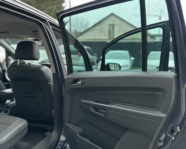 Сірий Опель Зафіра, об'ємом двигуна 1.8 л та пробігом 249 тис. км за 5999 $, фото 34 на Automoto.ua