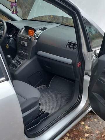 Серый Опель Зафира, объемом двигателя 1.8 л и пробегом 240 тыс. км за 4600 $, фото 9 на Automoto.ua