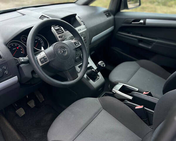 Сірий Опель Зафіра, об'ємом двигуна 1.6 л та пробігом 180 тис. км за 5700 $, фото 16 на Automoto.ua