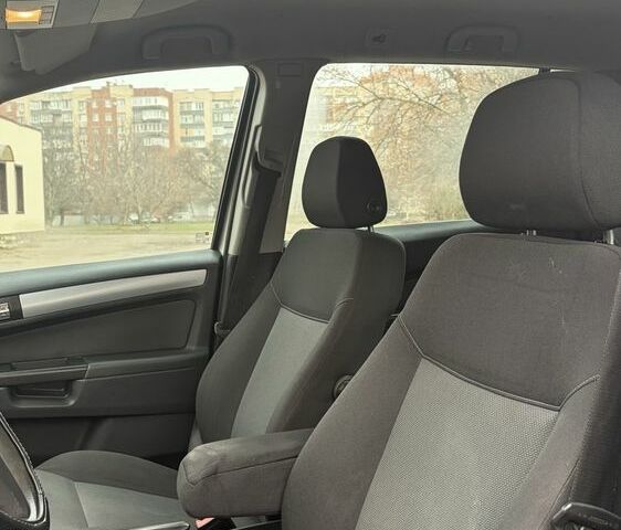 Серый Опель Зафира, объемом двигателя 2 л и пробегом 300 тыс. км за 2950 $, фото 9 на Automoto.ua