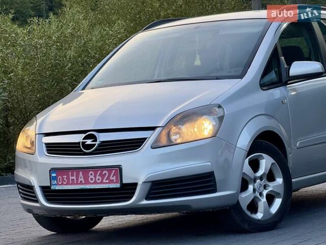 Серый Опель Зафира, объемом двигателя 1.6 л и пробегом 260 тыс. км за 5750 $, фото 3 на Automoto.ua