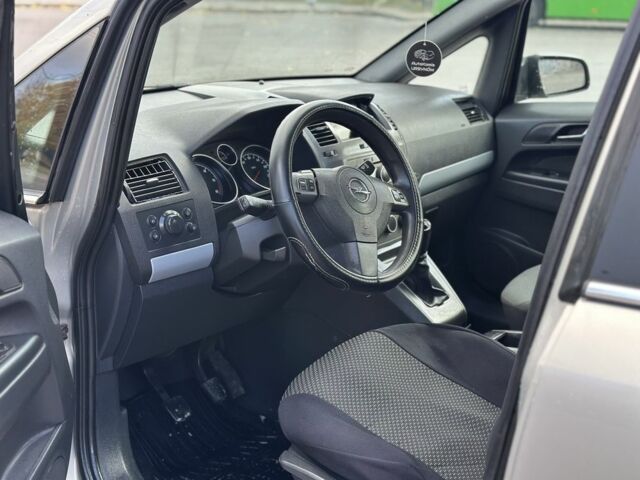 Сірий Опель Зафіра, об'ємом двигуна 0 л та пробігом 123 тис. км за 2700 $, фото 5 на Automoto.ua