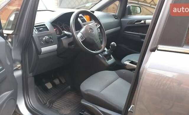 Серый Опель Зафира, объемом двигателя 1.6 л и пробегом 211 тыс. км за 5400 $, фото 14 на Automoto.ua