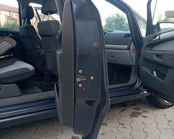 Сірий Опель Зафіра, об'ємом двигуна 2.2 л та пробігом 234 тис. км за 4800 $, фото 14 на Automoto.ua
