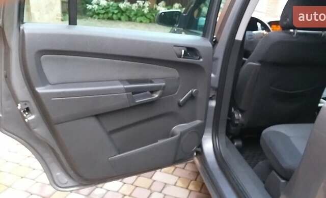 Серый Опель Зафира, объемом двигателя 1.6 л и пробегом 211 тыс. км за 5400 $, фото 16 на Automoto.ua