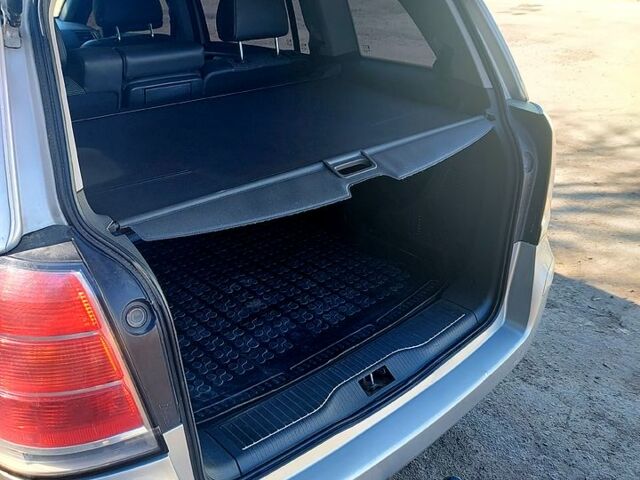 Сірий Опель Зафіра, об'ємом двигуна 1.9 л та пробігом 230 тис. км за 5000 $, фото 1 на Automoto.ua