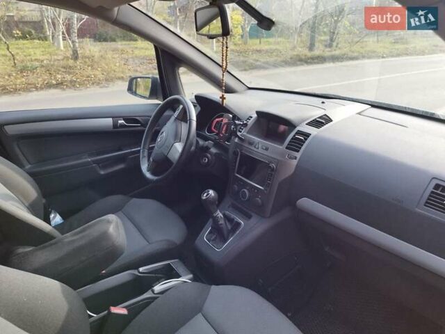 Серый Опель Зафира, объемом двигателя 1.8 л и пробегом 214 тыс. км за 5200 $, фото 17 на Automoto.ua