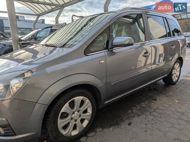 Серый Опель Зафира, объемом двигателя 1.8 л и пробегом 176 тыс. км за 5700 $, фото 6 на Automoto.ua