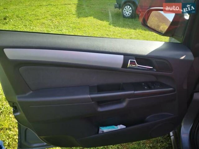 Серый Опель Зафира, объемом двигателя 1.6 л и пробегом 186 тыс. км за 5350 $, фото 5 на Automoto.ua