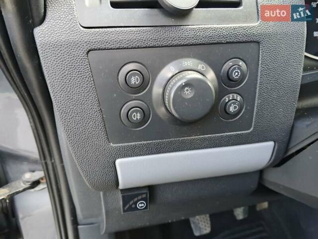 Серый Опель Зафира, объемом двигателя 1.8 л и пробегом 209 тыс. км за 5250 $, фото 15 на Automoto.ua